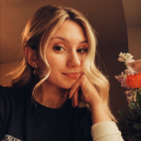 Profile Picture of Emma Langohr (@emma_langohr) on Poshmark