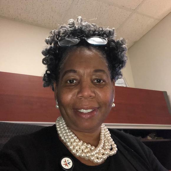 Profile Picture of Saundra Cuff (@sccuff) on Poshmark