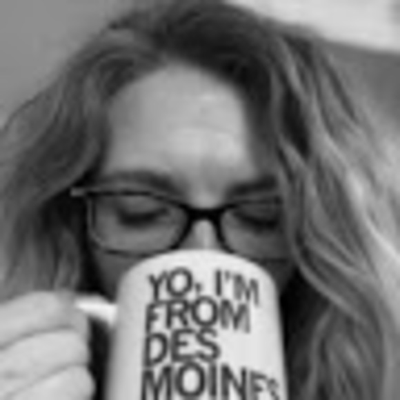 Profile Picture of Meredith Hawk (@meredithhawk77) on Poshmark