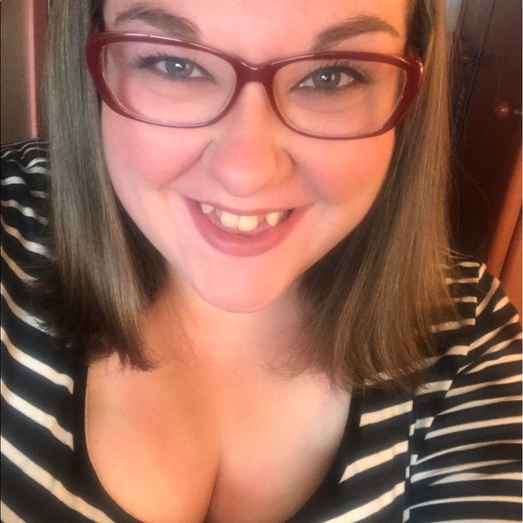 Nicole Chabre - Poshmark Profile Picture of Nicole Chabre (@nicoleajc93) on Poshmark