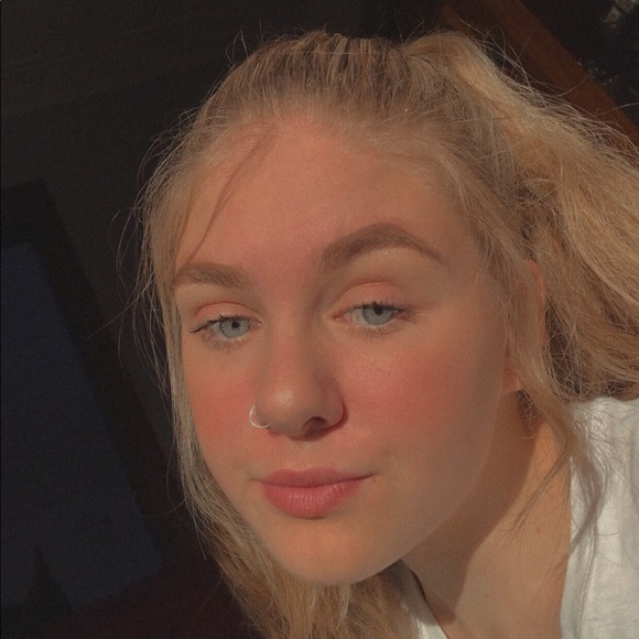 Profile Picture of Shamika Bessell (@shamikabessell) on Poshmark