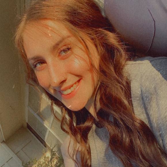 Profile Picture of Brittany Sturgeon (@brittanysturgeo) on Poshmark