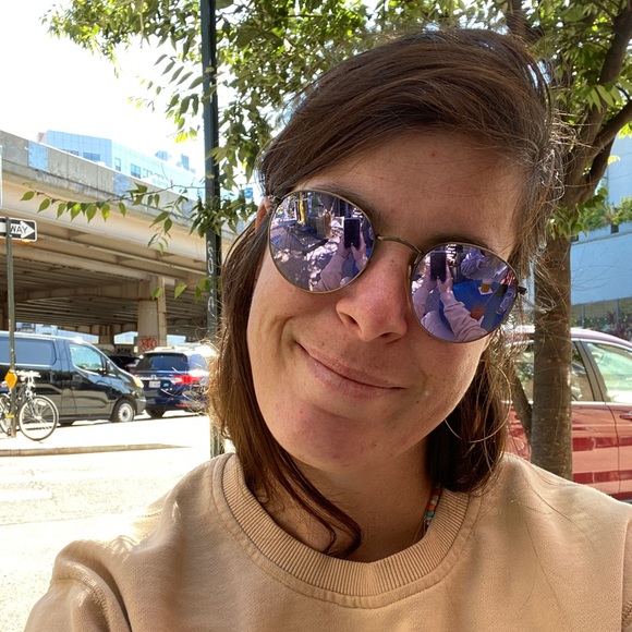 Profile Picture of Molly Gancsos (@mollygancsos) on Poshmark