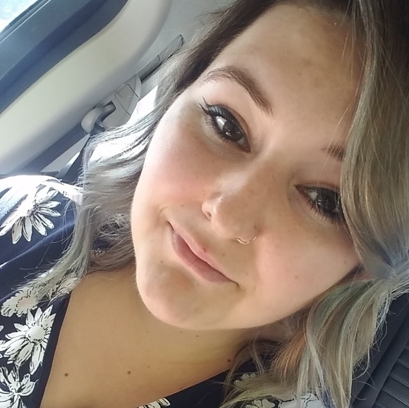 Mariah Selby - Poshmark Profile Picture of Mariah Selby (@mselby77) on Poshmark