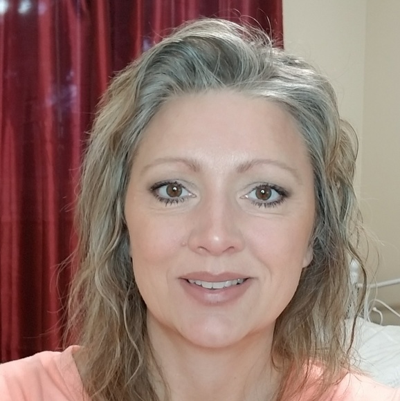 Profile Picture of Sharla Triffo (@sharla_triffo) on Poshmark