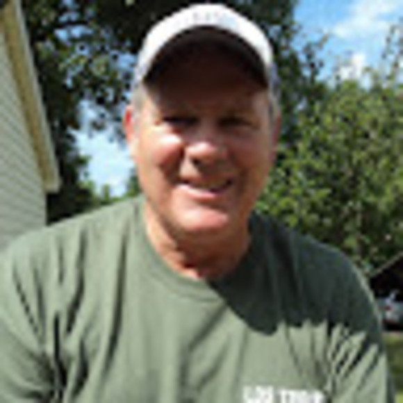 Profile Picture of Robert Ault (@rsault7) on Poshmark