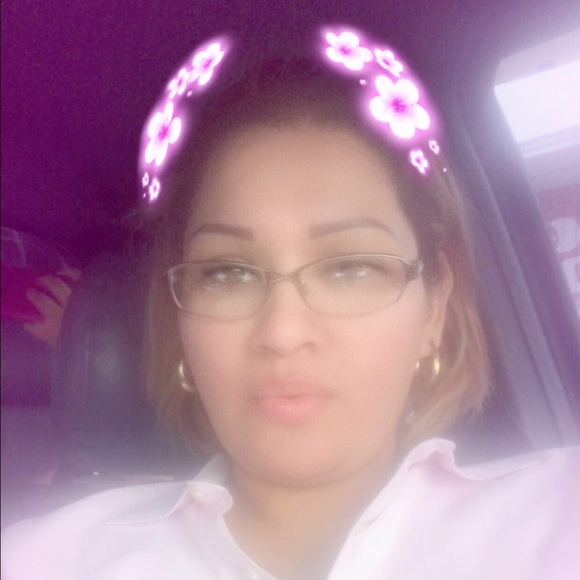 Profile Picture of Paty Colindres (@yulisssa22) on Poshmark