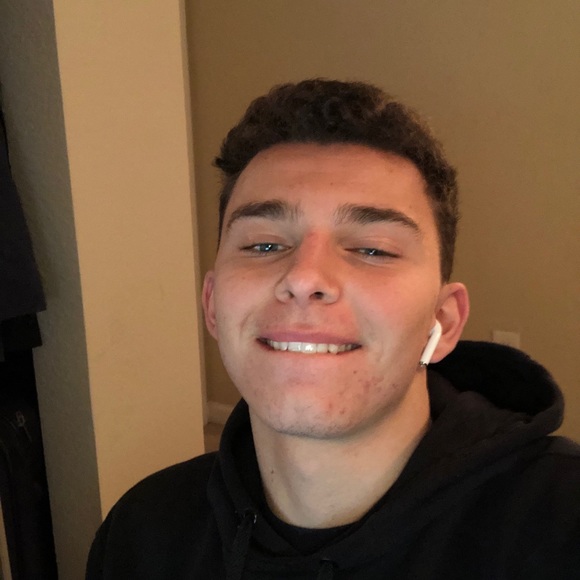 Profile Picture of Devin Hansbury (@devhansbury) on Poshmark