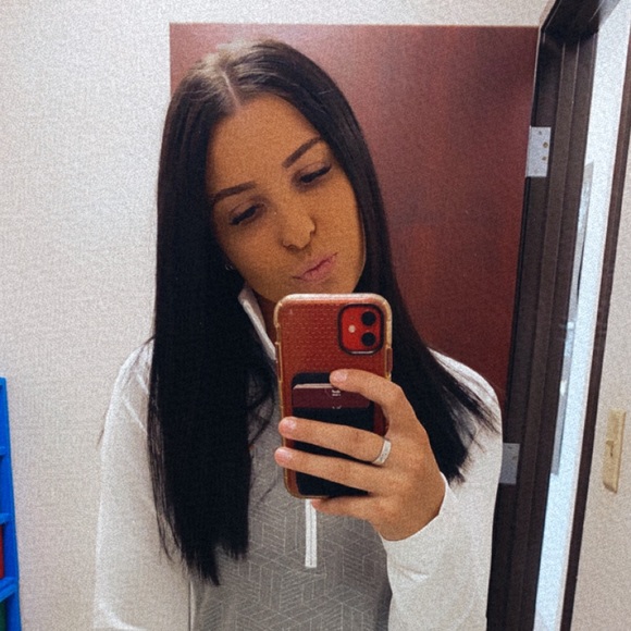 Profile Picture of Cayla Fagg (@cayla009) on Poshmark