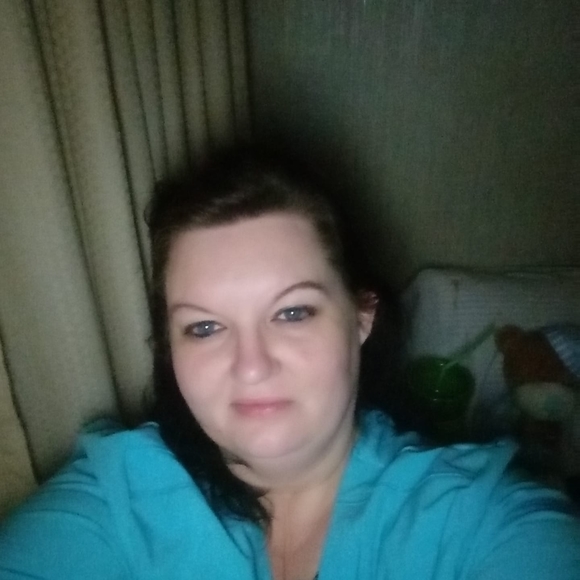 Profile Picture of Sarah Stonebraker (@sstonebraker) on Poshmark