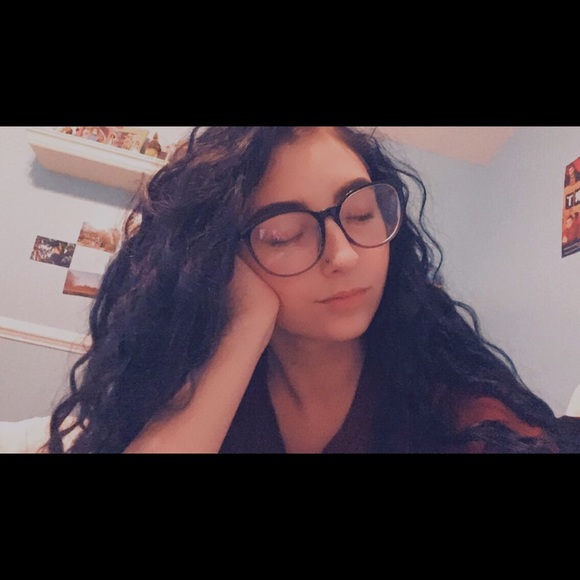 Profile Picture of Allison Mahoney (@allisonmahoney) on Poshmark