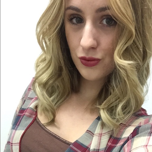 Profile Picture of Brittani Schamberger (@bscham) on Poshmark