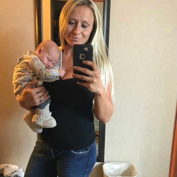 Profile Picture of Amanda Donahoe (@aherr09) on Poshmark