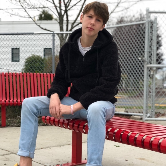 Profile Picture of Travis Haines (@travis2535) on Poshmark