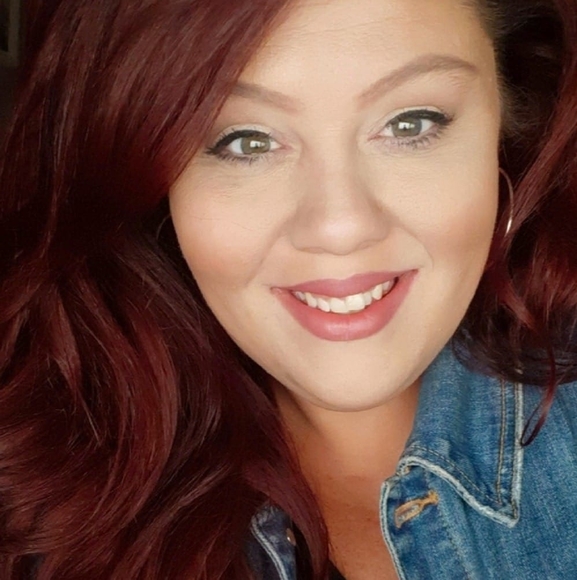 Profile Picture of Megan Jimenez (@mljimenez1015) on Poshmark
