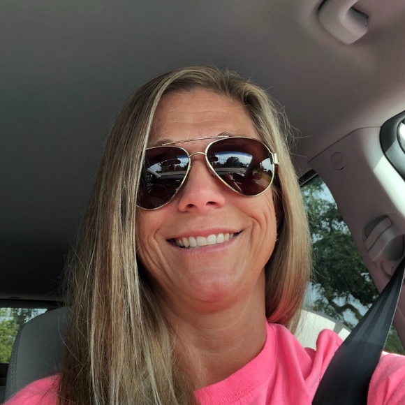 Profile Picture of Tamara Hudson (@marathontamara) on Poshmark