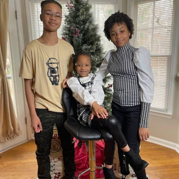 Profile Picture of Vanessa Moody (@vanessa_moody) on Poshmark