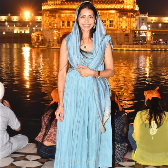 Vinita Rohera - Poshmark Profile Picture of Vinita Rohera (@vinitarohera) on Poshmark