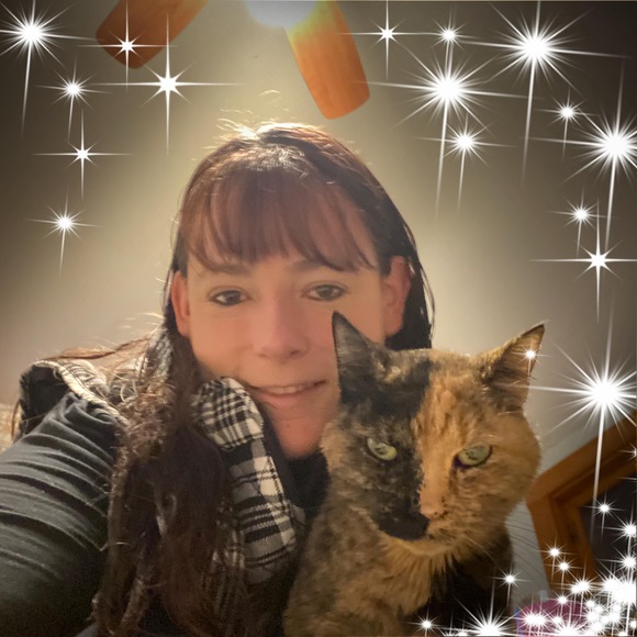 Profile Picture of Amy Deleskey (@amytopaz75) on Poshmark