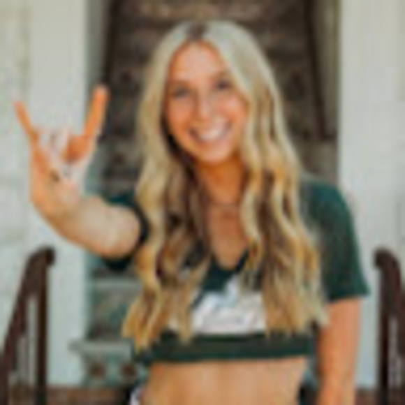 Profile Picture of Kennedy Floyd (@kennedyfloyd277) on Poshmark