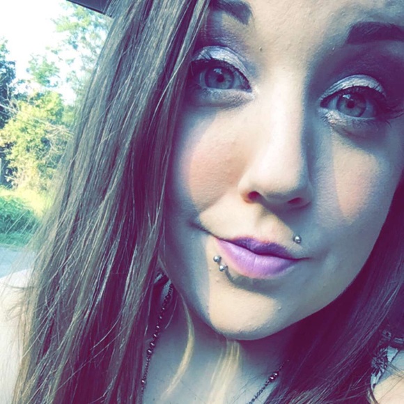 Profile Picture of Samantha Owen (@sowennj) on Poshmark