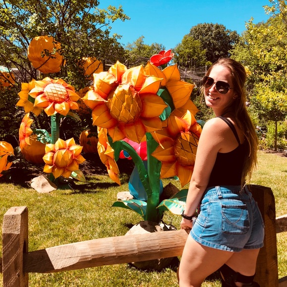 Profile Picture of Julianna Chervenak (@jewlzianna) on Poshmark