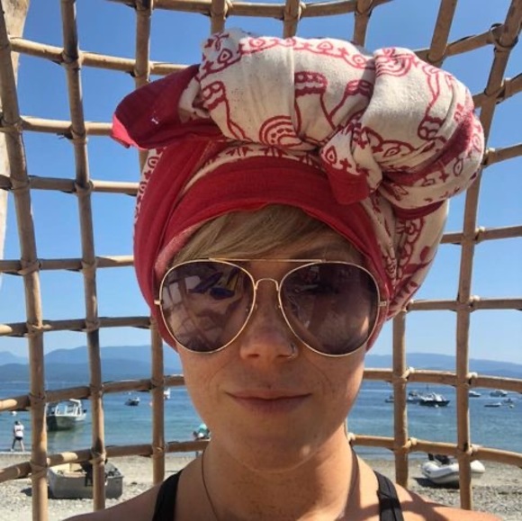Profile Picture of Laura maudie Radmore (@lradmore) on Poshmark