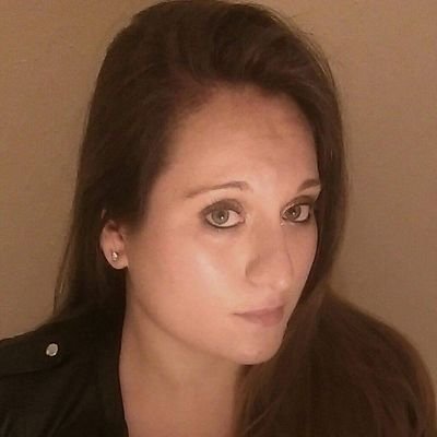 Profile Picture of Christina McLaughlin (@TinaLynn1229) on Twitter