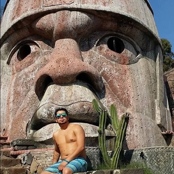 Profile Picture of Martin Guzman (@alexmls26) on Poshmark