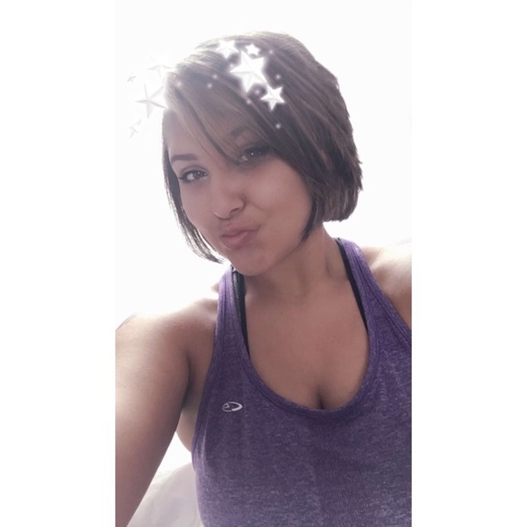 Profile Picture of Destiny Birgfeld (@dbfallon) on Poshmark