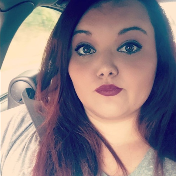 Profile Picture of Anna Zuke (@azuke23) on Poshmark