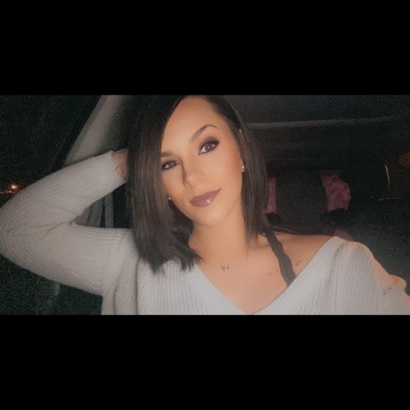 Profile Picture of Shelby Kellems (@skellems) on Poshmark