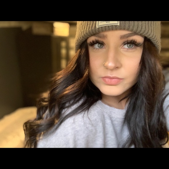 Profile Picture of Bailey Swanson (@bswanson717) on Poshmark