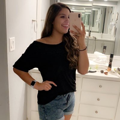 Profile Picture of B (@_biancavelez) on Twitter