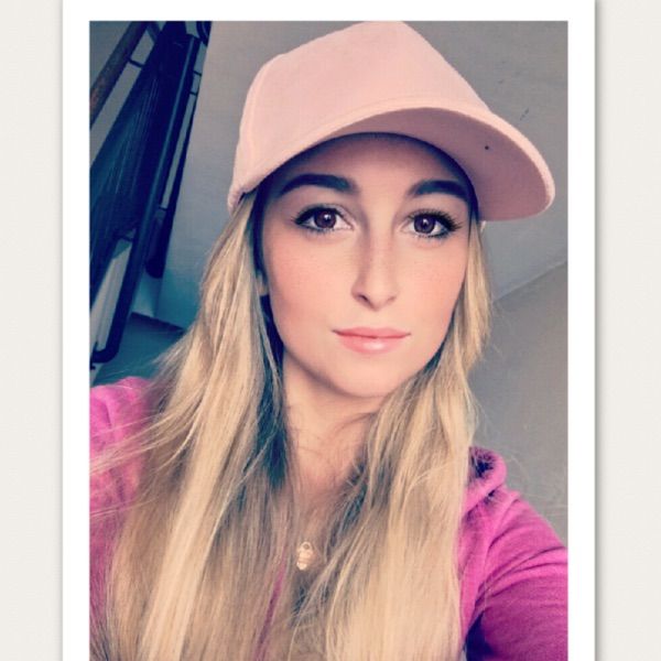 Profile Picture of Sandra (@sandrachilli) on Tiktok