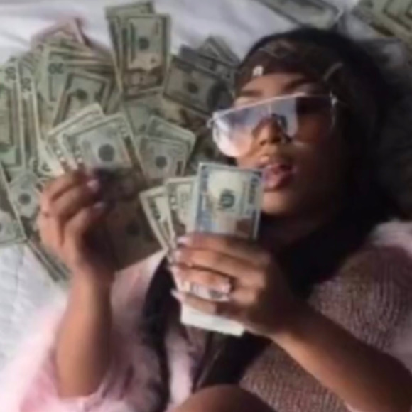 Profile Picture of Arpa Ghevondian (@arpasellsstuff) on Poshmark