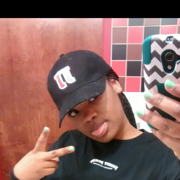 Profile Picture of Montea Reed (@monteareed) on Poshmark