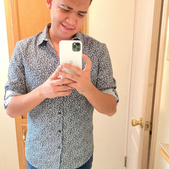 Profile Picture of David Zapata (@dazap15) on Poshmark