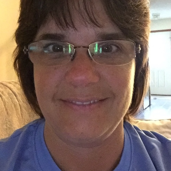 Profile Picture of Sarah Embry (@sbckembry) on Poshmark