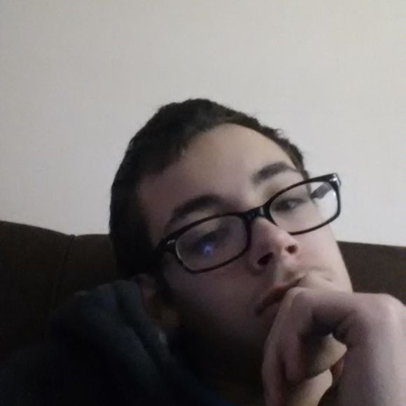 Profile Picture of Zachary Rivera (@zach46290) on Poshmark