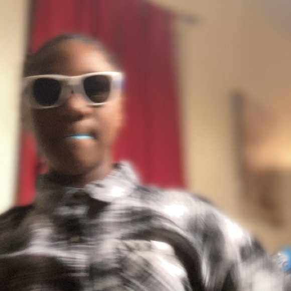 Profile Picture of Wilhelmeina Davis (@wilhelmeinad) on Poshmark