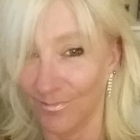 Profile Picture of Dawn Campbell (@dawncampbell222) on Poshmark