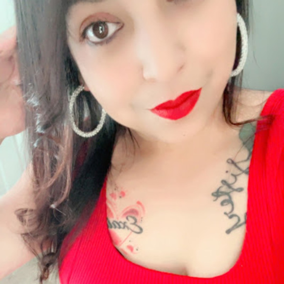 Profile Picture of Carina Carina_1990 (@bauticarina61) on Poshmark