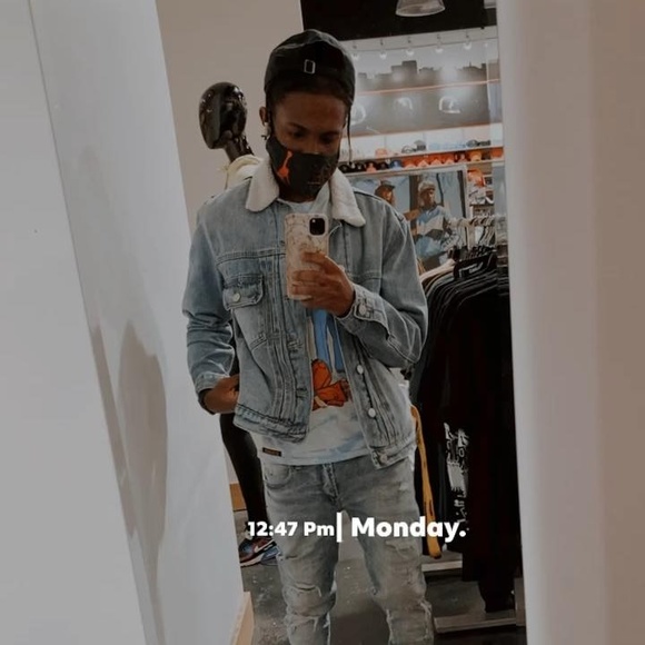 Profile Picture of Dajarius Abram (@deeelowhd) on Poshmark