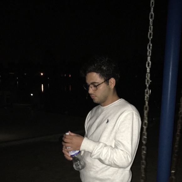 Profile Picture of Leonel Gonzalez (@leonelegp) on Poshmark