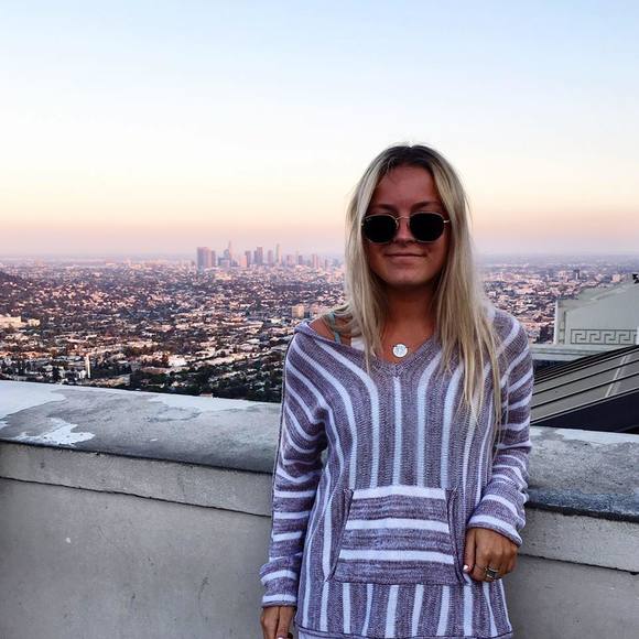 Profile Picture of Julia Classen (@juliaclassen) on Poshmark