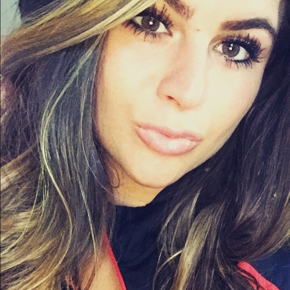 Profile Picture of Tori Dimartino (@dimartino184) on Poshmark