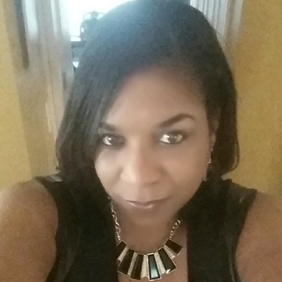 Profile Picture of Lytausha Routt (@troutt417) on Poshmark