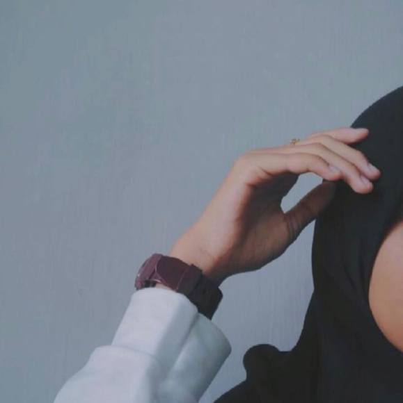 Profile Picture of Zahra Sharifi (@zahrasharifi) on Poshmark