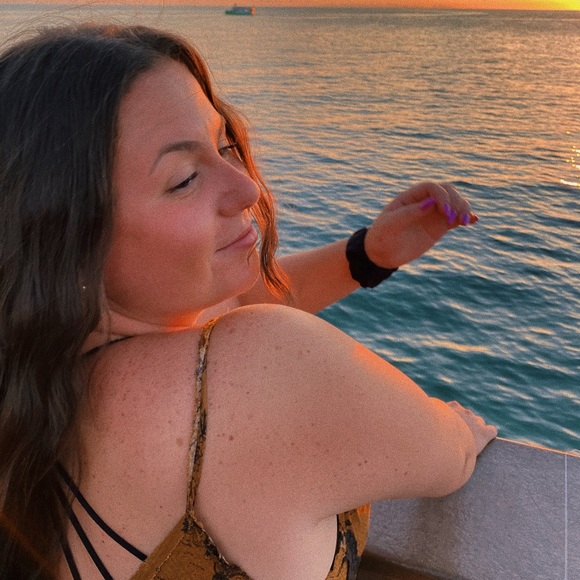 Profile Picture of Michaela Fader (@michaelafader) on Poshmark